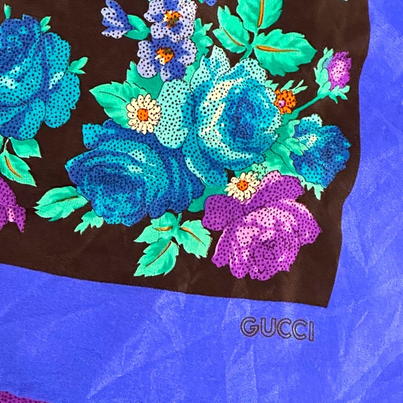 WOW POSHMARK - Authentic Gucci Scarf - Picture 5 of 16